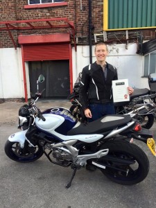 After just 2.5 days, Chris is now the proud owner of a full bike licence and an Inner Circle Training certificate!  That's both Direct Access module 1 and module 2 tests passed first time!